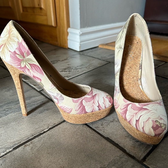 Aldo Floral Heels - Picture 1 of 5